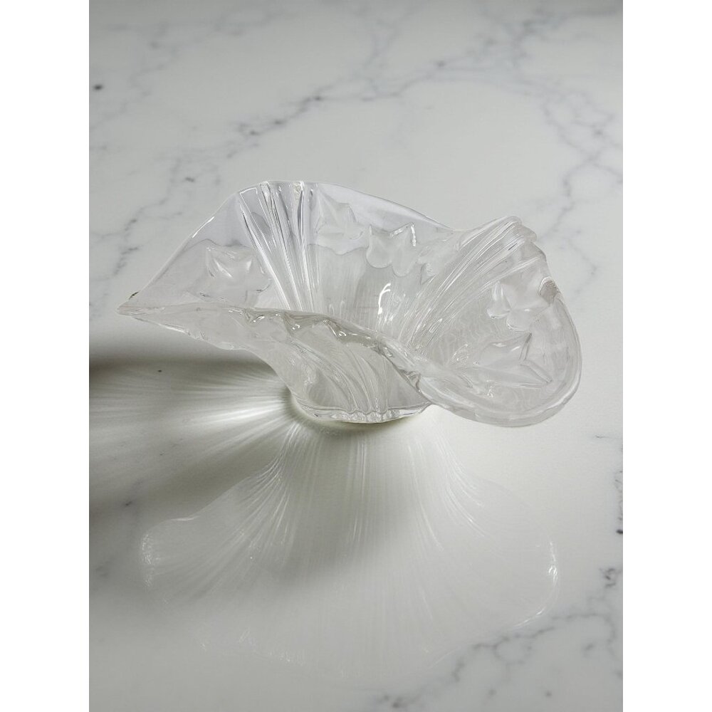 vintage mikasa frosted "parisian ivy" heavy glass bowl ivy pattern.